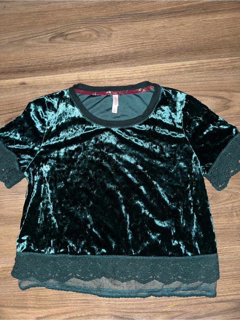 Xhilaration Emerald Green Velvet Short Sleeve Top with Lace Trim